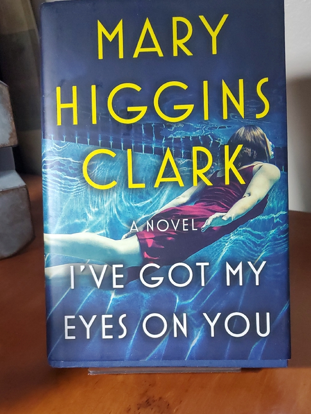 Mary Higgins Clark "I've Got My Eyes on You" - Blue & Yellow Cover (10)